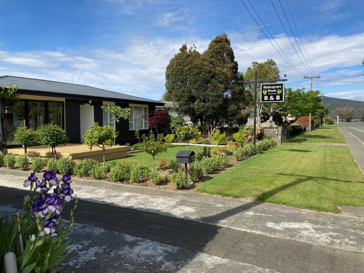 Shakespeare House Bed & Breakfast Te Anau Exterior photo