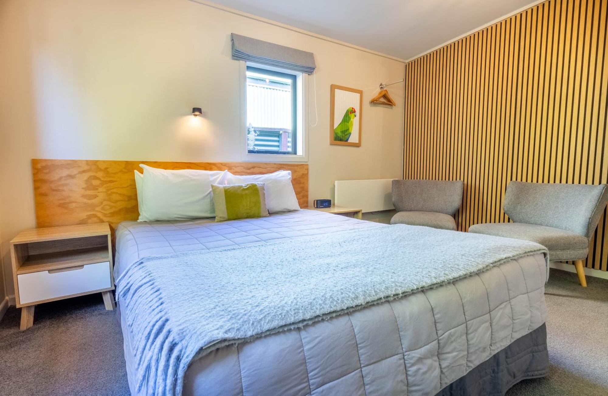 Shakespeare House Bed & Breakfast Te Anau Exterior photo