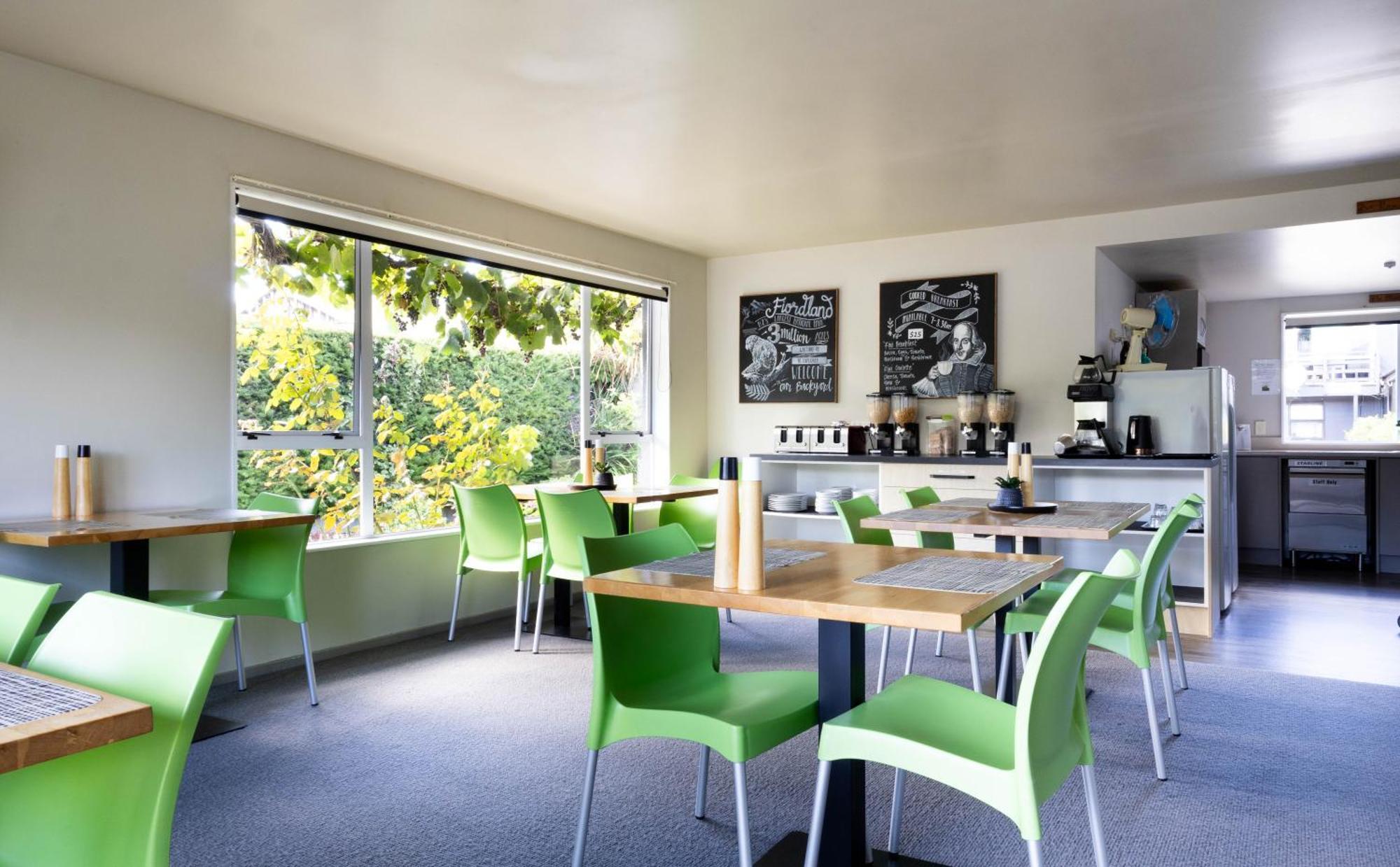 Shakespeare House Bed & Breakfast Te Anau Exterior photo