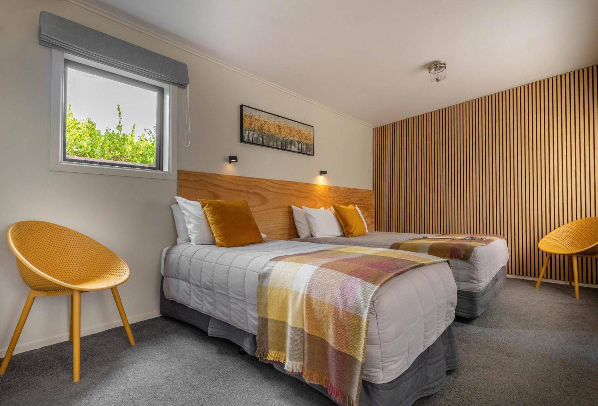 Shakespeare House Bed & Breakfast Te Anau Exterior photo