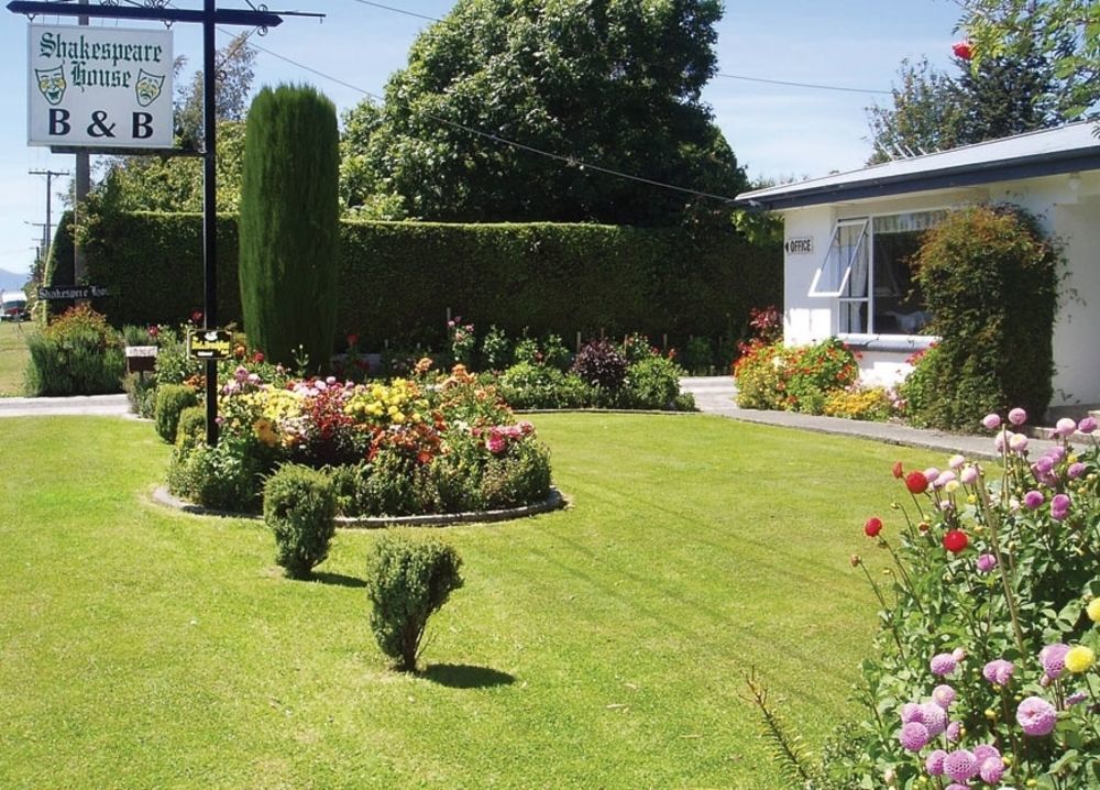 Shakespeare House Bed & Breakfast Te Anau Exterior photo