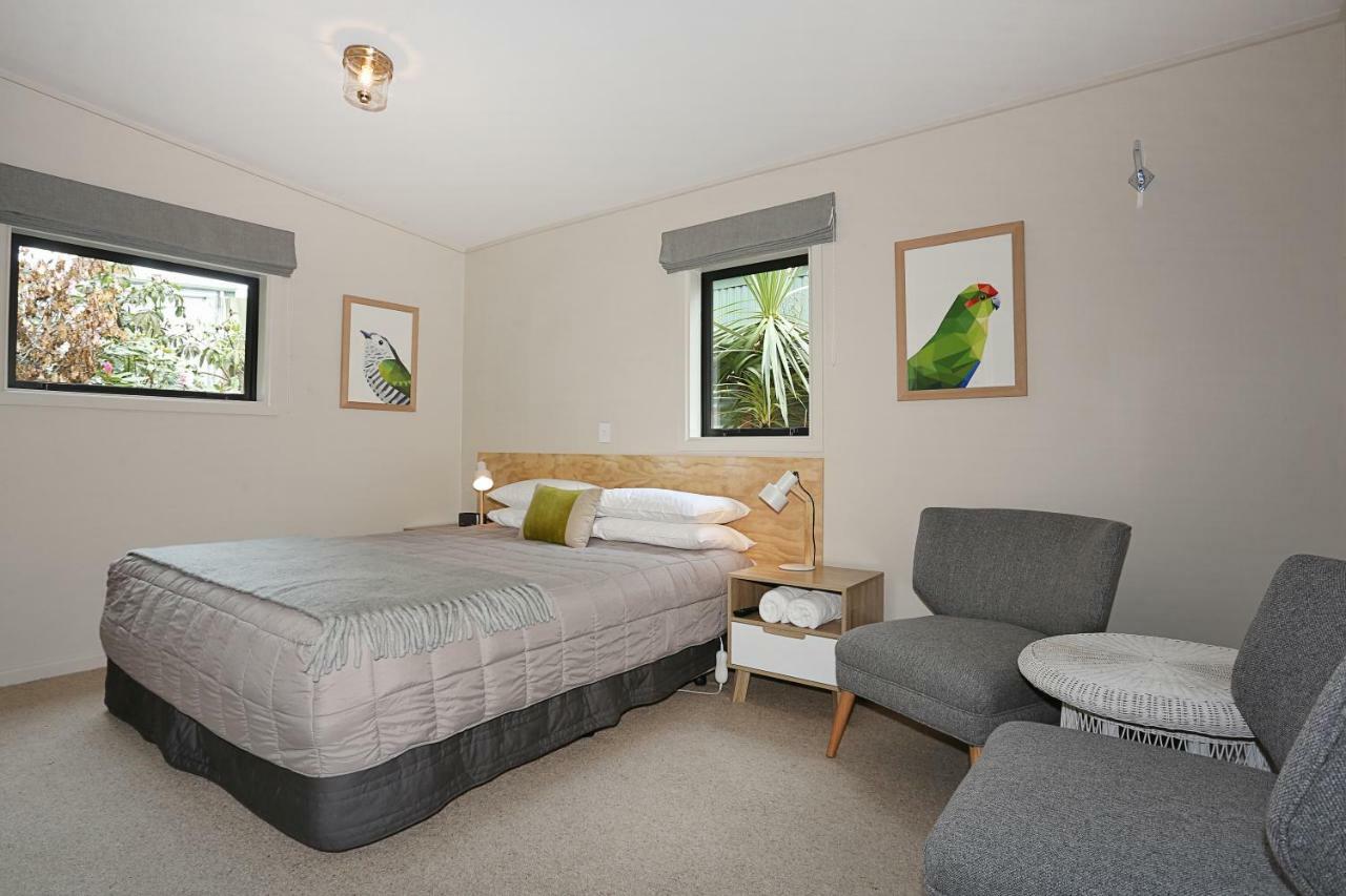Shakespeare House Bed & Breakfast Te Anau Exterior photo